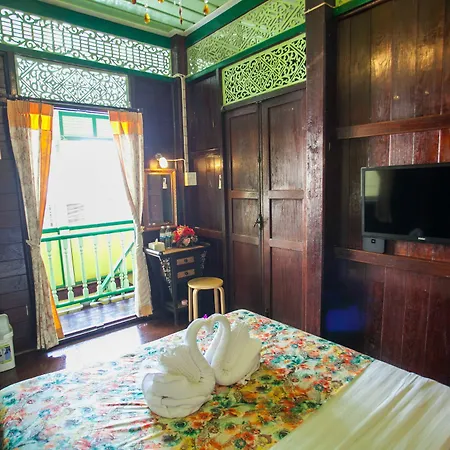 Laksameenarai Guesthouse - Hostel/Backpacker Accommodation